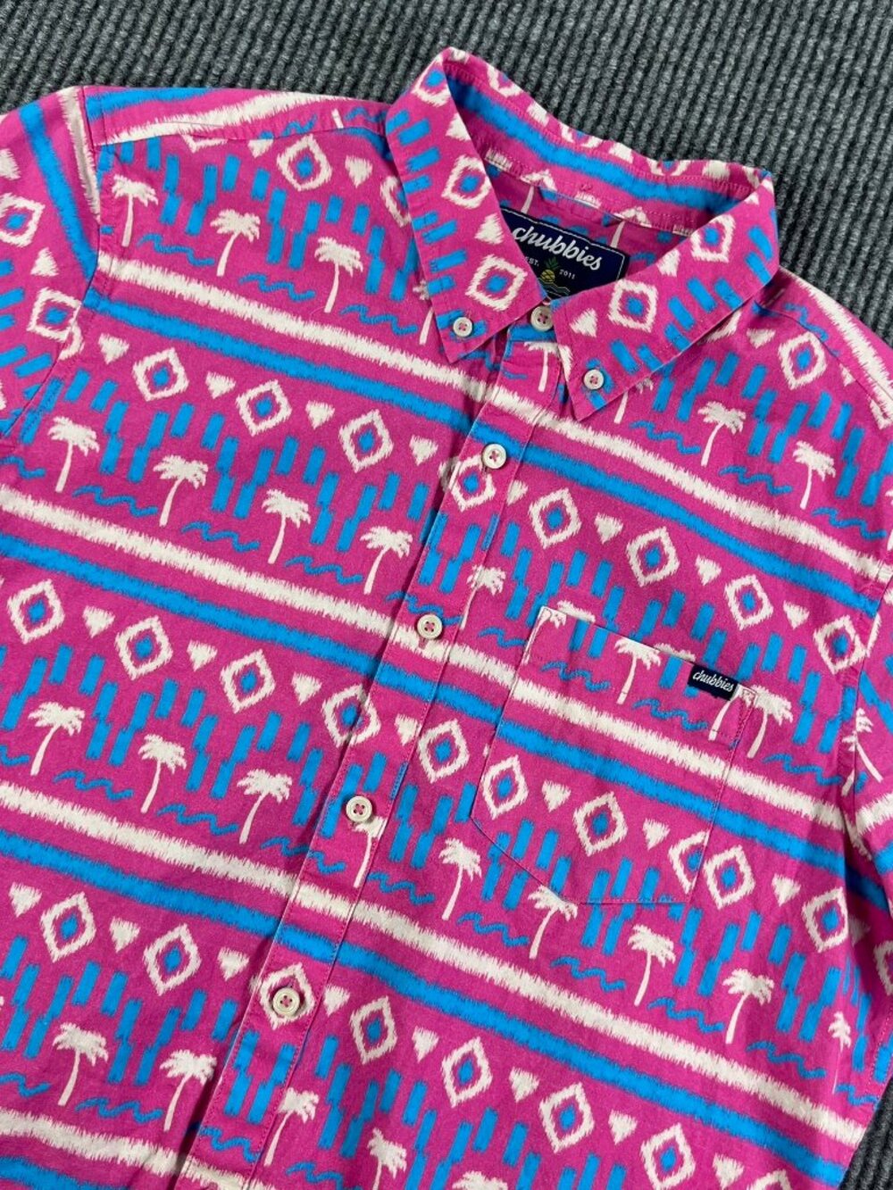 Chubbies Performance Button Down Shirt Tropical Pink Blue Mens Size L